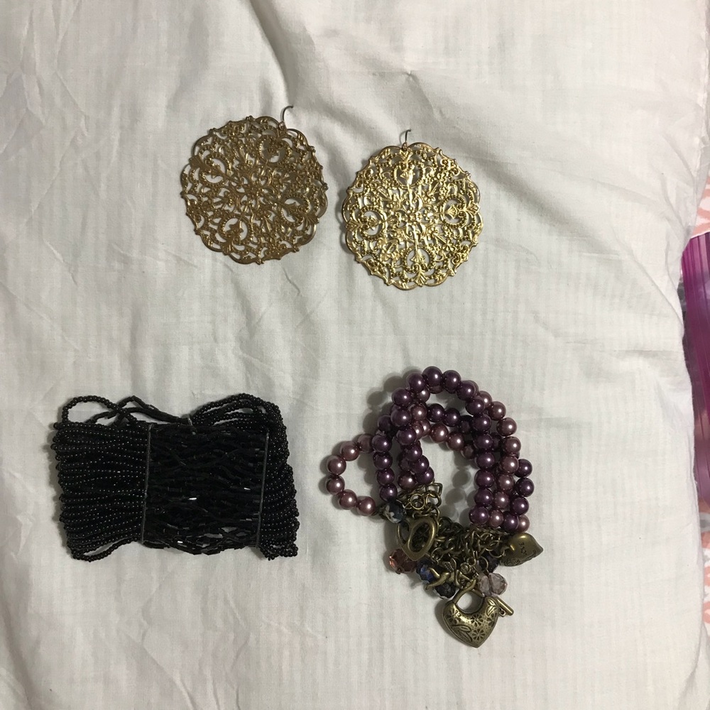 Earrings and bracelets bundle 💕🔥